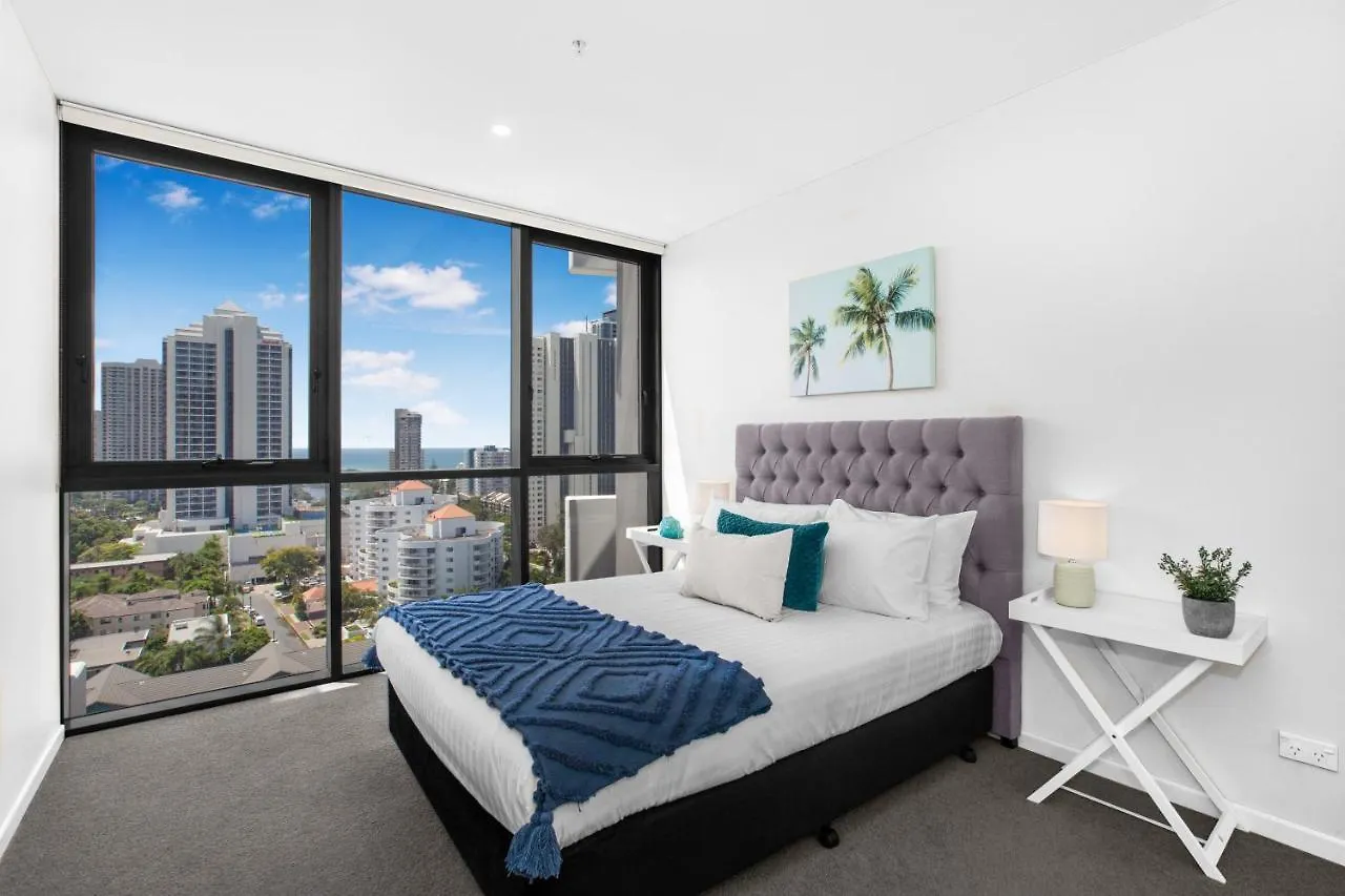 2-Bed Beach Apartment With Pool, Parking & Balcony Gold Coast 0*,