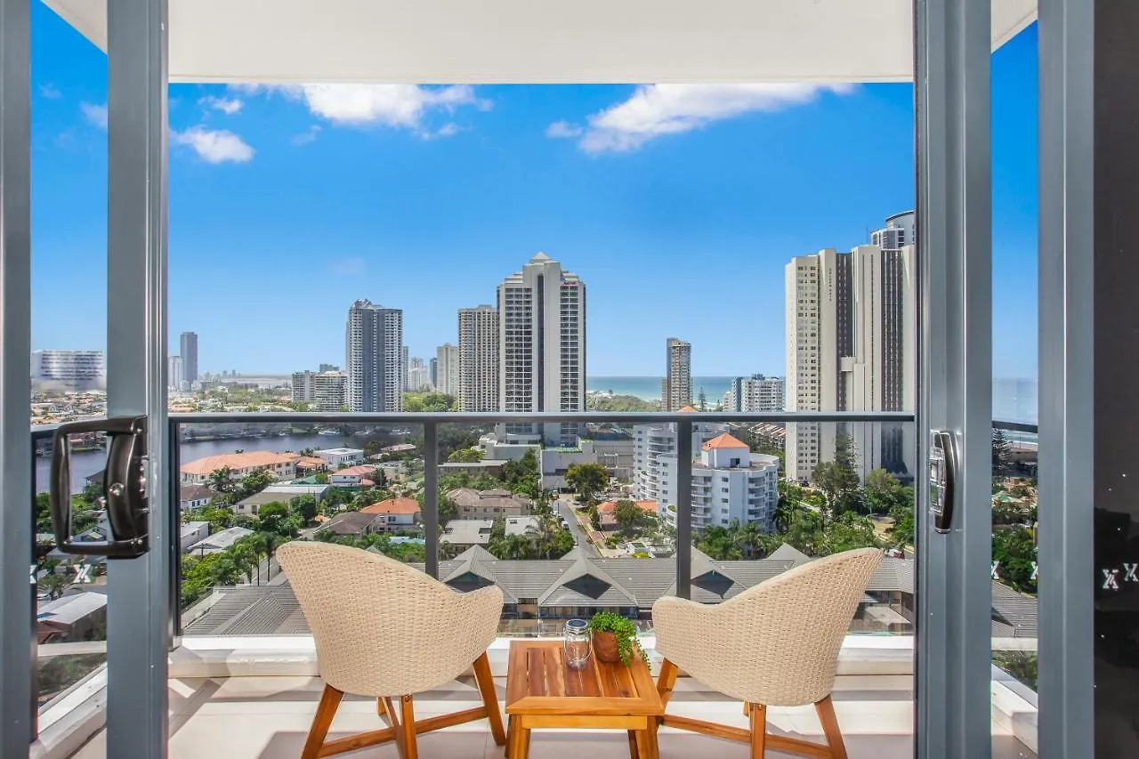 2-Bed Beach Apartment With Pool, Parking & Balcony Gold Coast